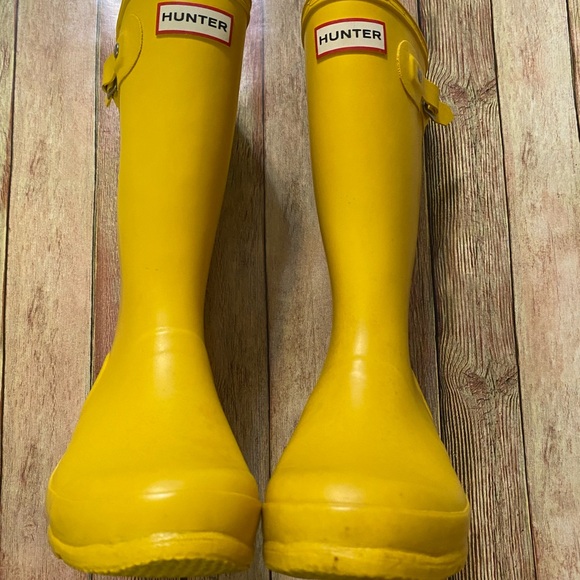 Hunter Boys/Girls Youth Classic Tall Yellow Boots | Sizes 3(Boy) 4(Girl) - Picture 3 of 14